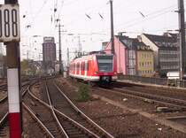 Ein S-bahntriebzug 423 bei der Einfahrt bei Sonne in K�ln Hbf.