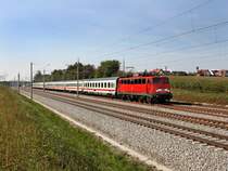 Die 110 497 mit einem Wiesn Sonderzug  am 24.09.2011 unterwegs bei Hattenhofen.