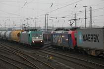 Sogar eine Begegnung am 17/02/2012 war mglich mit der 186 247-3 und einer 185 SBB Cargo im Gbf in Paderborn