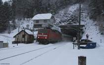 120 150-8 mit dem IC 2270  Schwarzwald  (Konstanz-Greifswald) bei Nubach 19.2.12