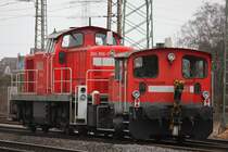 Nachschuss auf die 335 090,welche am 14.2.12 von der 294 856 durch Ratingen-Lintorf gezogen wurde.