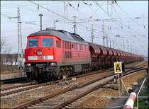 232 512-4 verl�sst Stralsund in Richtung Greifswald. Geknipst am B�-Voigdeh�ger Weg.  (am 22.04.06)