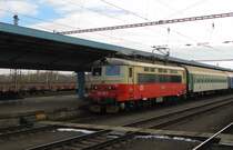 ČD 242 265-7 (CZ ČD 91 54 7 242 265-7) mit der Os 7017 nach Kl�terec nad Ohř�, im Bf Cheb; 21.02.2012