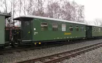 D�llnitzbahn 970-282 KB in der DBG 207 nach M�geln, am 02.01.2012 in Glossen.