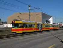 Be 4/8 mit der Betriebsnummer 201 und der Be 4/6 108 auf der Linie 11 hat die Haltestelle Schaulager verlassen und f�hrt Richtung Aesch. Die Aufnahme stammt vom 29.02.2012. 