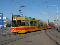Be 4/8 mit der Betriebsnummer 232 und der Be 4/6 230 auf der Linie 11 fahren auf die Haltestelle M-Parc ein. Die Aufnahme stammt vom 29.02.2012.

