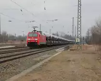 152 087 mit einen Autozug am Haken verl�sst am 01.03.2012 den Zwickauer Hauptbahnhof.