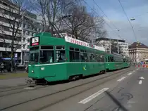 Die Linie 14 f�hrt am Fasnachts Dienstag von Muttenz bis zum M-Parc. Hier sehen wir einen Kurs mit dem Be 4/4 487 an der Spitze auf der Linie 14 am Aeschenplatz. Die Aufnahme stammt vom 28.02.2012.