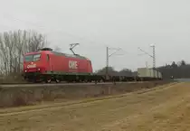 145-CL 015 von OHE ist mit einem Containerzug am 01.03.2012 bei Wagh�usel