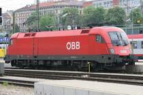 1016 032-3 am 27.4.2006 am Wiener Westbahnhof.