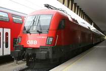 1116 084-3 wartet am 27.4.2006 mit dem Eilzug Meister Kilian am Wiener Westbahnhof auf die Abfahrt nach Amstetten.