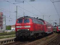 218 412 f�hrt mit ihrem RE aus Worms raus.