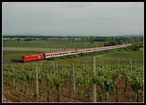 EC 558 von Graz auf dem Weg nach Wien-S�d kurz nach Pfaffst�tten am 20.5.2006