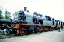 sie z�hlte zu den laufruhigsten preu�ischen Maschinen, war sparsam und zuverl�ssig und bef�rderte so manchen D-Zug - die T 18. Dresden-Altstadt 1999.