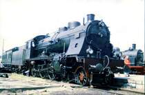 Preu�ens Glanz und Gloria, sie trug entscheidend zur besseren Zugf�derung zu ihrer Zeit bei, die 2'C h4v Schnellzuglok als
pr.S 10.12. Im Bw Dresden-Altstadt 1999 ein viel bestaunter Star im gr�nen Gewand