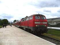 Zur Internationalen Luftfahrtausstellung verkehrten wieder Sonderz�ge zwischen Berlin-Lichtenberg u. ILA-Bf Sch�nefeld. Hier ein Zug bestehend aus 218 464 (aus L�beck), 7 DBUz-Dostos u. 482er Steuerwagen. 21.05.06 