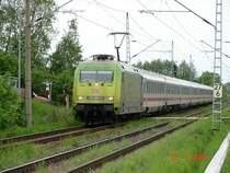 Die 101 067-7  WM-Lok  als IC 2374 Arkona kurz vor dem n�chsten Halt in Rostock Hbf. Aufgenommen am 22.5.06