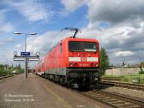 Die Geschichte des RE5 Elsterwerda - Rostock Hbf ist bald vorbei. 114 013 schiebt ihn am 19.05.06 gen Norden. Demn�chst wird dieser Zug zwischen Luth-Wittenberg u. Rostock Hbf fahren. Diese Linie wird RE3 hei�en u. von Elsterwerda nach Stralsund f�hren mit Altbau-Dosto.