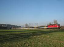 Autosalon-Ersatzverkehr 2012: Ersatz RE 3232, bestehend aus der Re 4/4 II 11212 und einem 8-teiligem EW I/II NPZ Pendel, bei Langenthal. Dieser Pendel verkehrt bereits die ganze Woche, 15.03.2012.