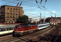 Abschied vom Interregio-hier 234 440 vor IR2234 aus Rostock �ber Bad Kleinen-L�beck bei der Einfahrt Hambug Hbf-August 1996
