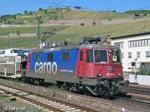 Re 421 375 durchf�hrt am 11. Mai 2006 den Bahnhof von R�desheim / Rhein.