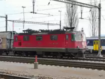 SBB - Re 4/4  11265 abgestellt im Bahnhofsareal von Cornaux am 11.03.2012
