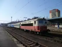 242 282-2 bei der Einfahrt im Bahnhof Cheb, am 17.03.12. Der Zug kam aus der Abstellgruppe.