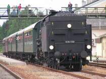 Sonderzug 16343 (Ampflwang-Ried-Linz) verl�sst den Bhf. Ried i.I. 2006-05-25