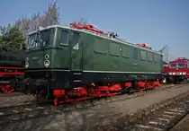 Seit Oktober 2009 in gr�ner Lackierung zu erleben, Museumslokomotive 211 049-2. Wie im Auslieferungszustand also war sie am 17.03.2012 im Eisenbahnmuseum Leipzig zu Gast.