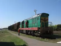 19.09.2011 UZ CME3-1264 (TC-2 Krivoj Rog) mit Nahg�terzug in Loshkarovka