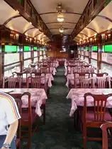 Blick in den Speisewagen, mit  K�chenm�beln  ausgestattet (Strasburg, 02.06.09).