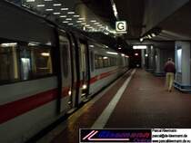 Der gleiche ICE-2 in Seitenansicht. Man beachte den leeren Bahnsteig, ein wirklich seltenes Bild!