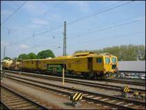 Am 07.05.2006 stand dieses Baufahrzeug der Firma J.Hubert in einem Bauzug in Karlsruhe Hbf. Es handelt sich dabei um eine Stopfmaschine vom Typ Dynamic Stopfexpress 09-3X.