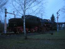 R�ckseite der 52-5679 in Falkenberg/Elster

es sieht einfach klasse aus,die Dampflok mit dem Wasserkran und dem Formsignal!