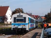 Bahnhof Hemmingen im Herbst 2005. Die meisten Z�ger der Strohg�ubahn Korntal - Weissach verkehren nur bis Hemmingen und fahren von dort aus zur�ck nach Korntal bzw. Feuerbach. 