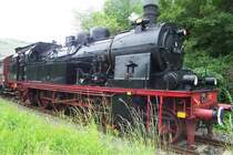 Ahrtaldampf an Christi Himmelfahrt. Die im wahrsten Sinne des Wortes gl�nzend aufgelegte 78 468 am Bahnsteigende im Bf. Mayscho�. Innen, wie mit der Zahnb�rste poliert im Top-Allgemeinzustand, beschleunigt sie gleich ihren Sonderzug aus Mayscho� mit einer sehr beeindruckenden Vorstellung. Da wurde klar, warum sie auch im S-Bahn_Verkehr viele Jahre erfolgreich im Einsatz war.