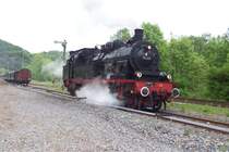 78 468 im Schleichgang. Mit Schmierdampf gehts zur Ausweiche, um dann zur�ckzusetzen und Tendervoraus zur�ck zur Heimat zu dampfen.