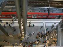 Auf der Strecke Gesundbrunnen - Hauptbahnhof - Potsdamer Platz - S�dkreuz pendelten am 27.5.2006 kostenlose S-Bahnen der BR 425, die aus Hannover und Frankfurt (Main) f�r diesen Zweck nach Berlin geholt wurden. Auch in den folgenden Wochen, in denen ein gro�es markenrechtlich gesch�tztes Sportereignis in Berlin stattfindet, sollen diese Z�ge zwischen den Stationen fahren, dann aber wohl nicht mehr kostenlos.