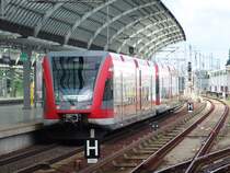 RE38606 von Berlin-Charlottenburg nach Wittenberge bei der Ausfahrt im Bahnhof Berlin-Spandau.Aufgenommen am 26.05.06