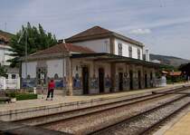 Bahnhof Pinhao im Weinland am Flu� Douro �stlich von Porto im Mai 2006, hier wird der ber�hmte Portwein hergestellt. Die Kachelbilder am Bahnhof haben als Motiv vor allem den Weinbau und die Flu�schiffahrt auf dem Douro.  