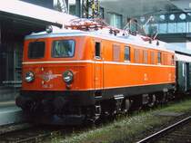 Anl�sslich der O�. Landesausstellung Kohle und Dampf 06 l�uft regelm�ssig am Wochenende ein Sonderzug der �GEG mit 1141.21 auf der Westbahn. Auf dem Bild vom 13.05.2006 ist die sch�ne Lok bei einem kurzen Halt in Wels zu sehen.  