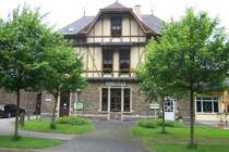 Romatisch und sauber, Nebenbahnidylle auf der Ahrtalbahn. Bahnhof Altenahr am 25.05.06