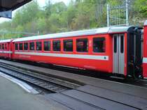 2 Kl Personenwagen ... B  233 im Bahnhof Herisau 08.05.2006