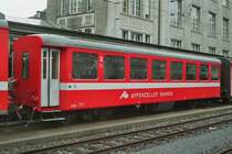 2 Kl Personenwagen ... B 283  im Bahnhof St.Gallen am 08.05.2006