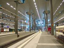 So ruhig war es auf dem Berliner Hauptbahnhof am 27.05.06 nach der gro�en Er�ffnungsparty.Gute Chancen zum Fotografieren :-) 