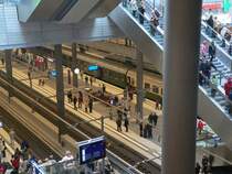 Fahrzeugausstellungen durften nicht fehlen an diesem Tage nach der offiziellen Er�ffnung. Auch in Gesundbrunnen, Potsdamer Platz und S�dkreuz waren historische und aktuelle Z�ge ausgestellt. 27.5.06