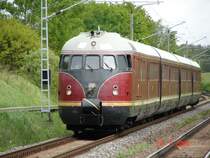 VT 12.5 aus Rostock nach Stuttgart. Das Str�u�chen vorne stammt �brigens noch vom Herrentag am Donnerstag. 28.5.06