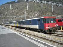 Der BDt EW I NPZ 50 85 82-34 901-7 an der Spitze eines Simplonpendels abgestellt in Brig, 31.03.2012.