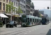 Begegnung -

... zweier Straßenbahnen auf der Ende April wieder neu eingerichten Linie 2 Zähringen - Günterstal, hier in der Kaiser-Joseph-Straße südlich der Haltestelle Holzmarkt. 

11.05.2006 (M)