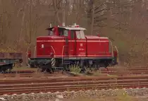 Im Rheydter Rangierbahnhof steht die EfW 260 312-4 f�r Gleisbauarbeiten bereit.....am 3.4.2012